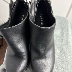 Torrid Side Zip Heel Ankle Bootie Black Size 10.5 WW